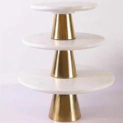 BIDK HOME Beaver Cake Plate